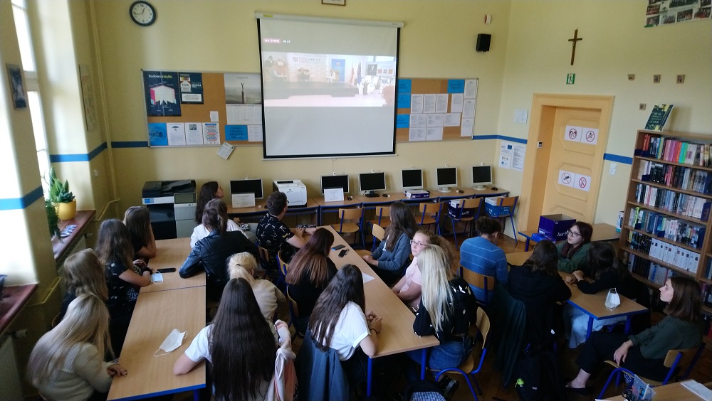 Klasa IIND podczas spotkania online z prof. M. Rusinkiem